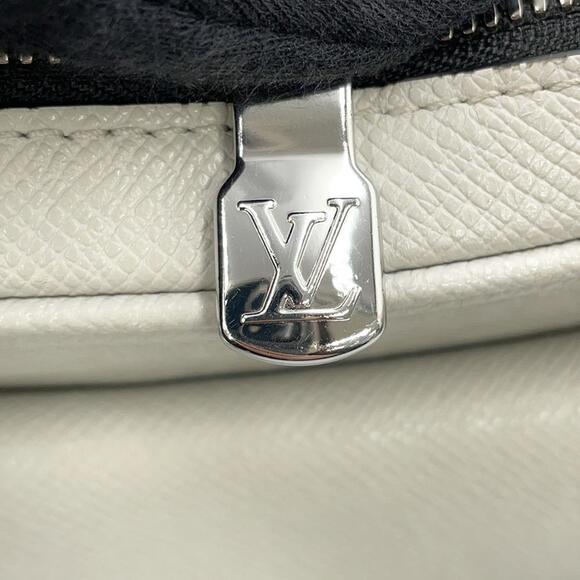 LOUIS VUITTON White Monogram Shoulder Bag - Picture 13 of 14